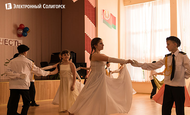 кадеты танцуют