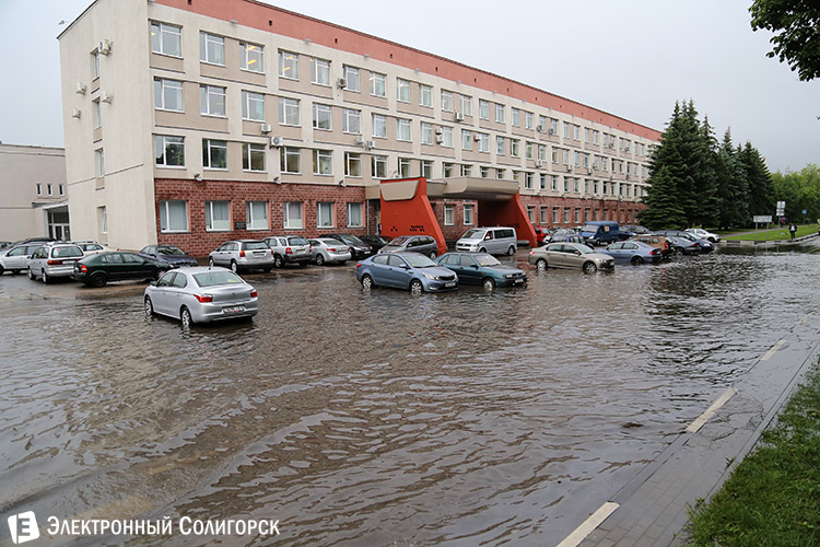 сильный дождь в Солигорске