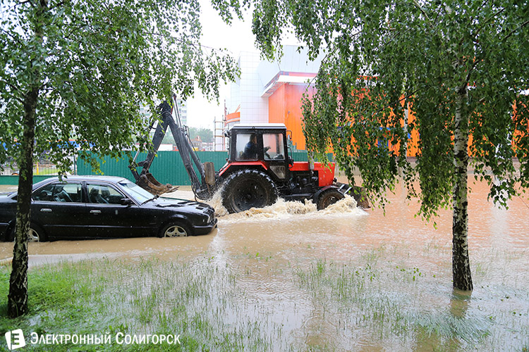 сильный дождь в Солигорске