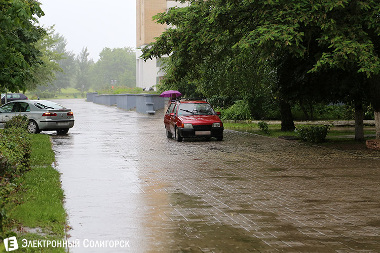 сильный дождь в Солигорске