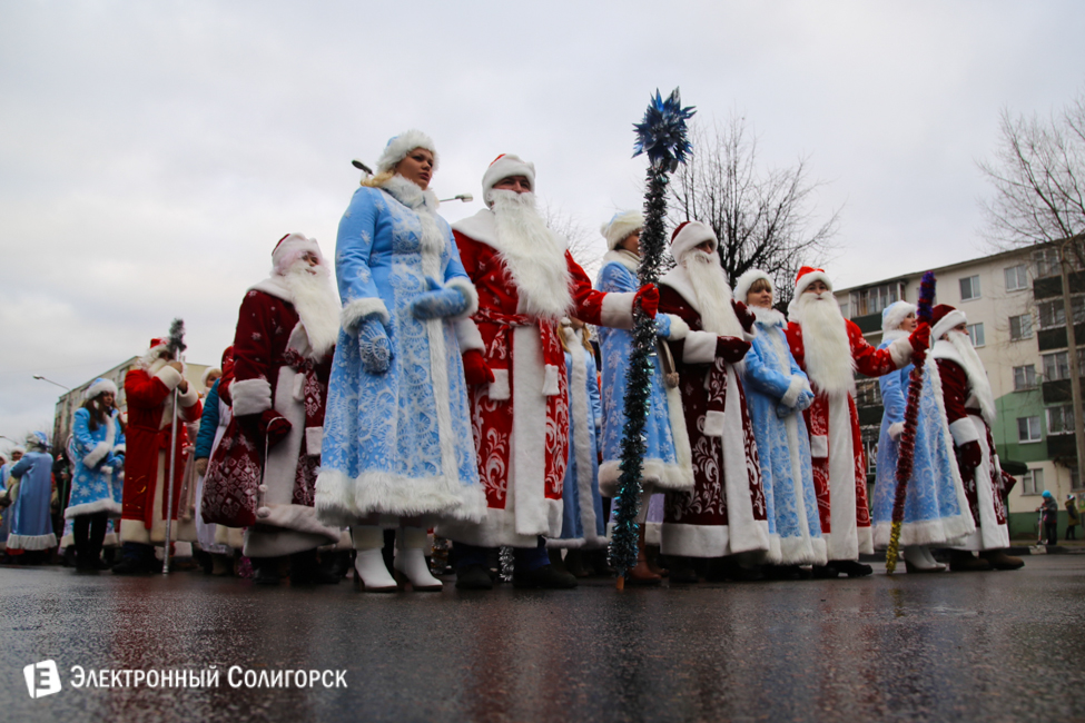 парад Дедов Морозов Солигорск