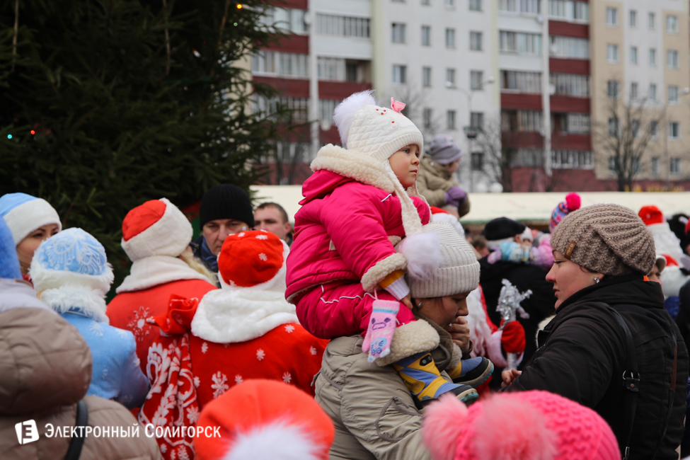 парад Дедов Морозов Солигорск