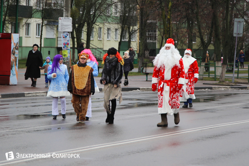 парад Дедов Морозов Солигорск