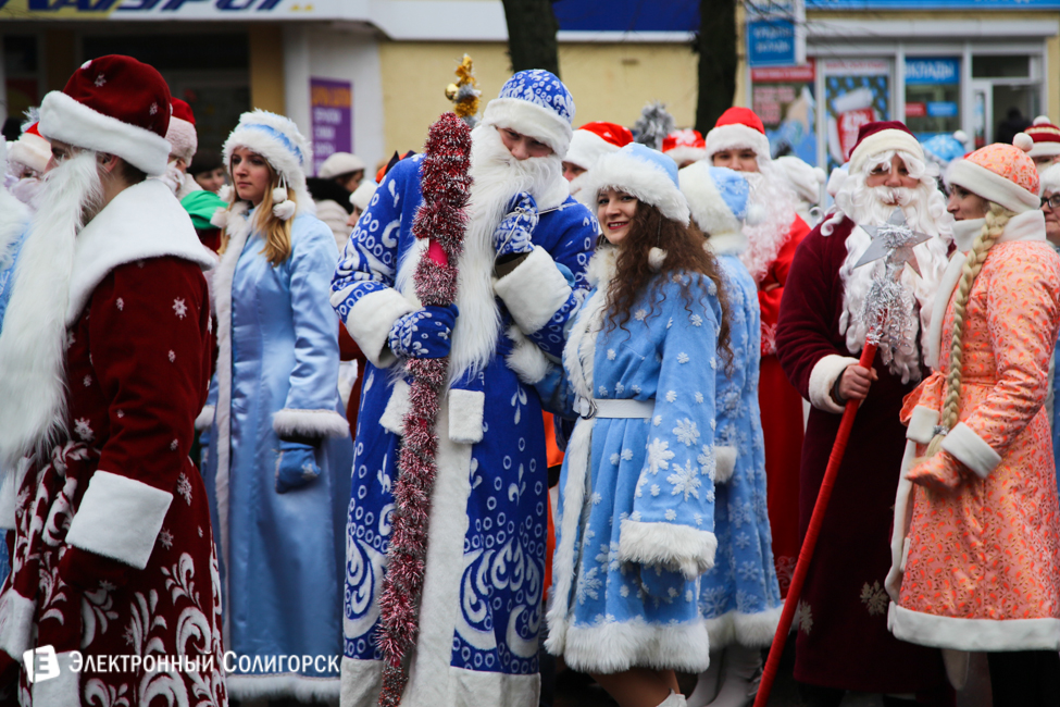 парад Дедов Морозов Солигорск
