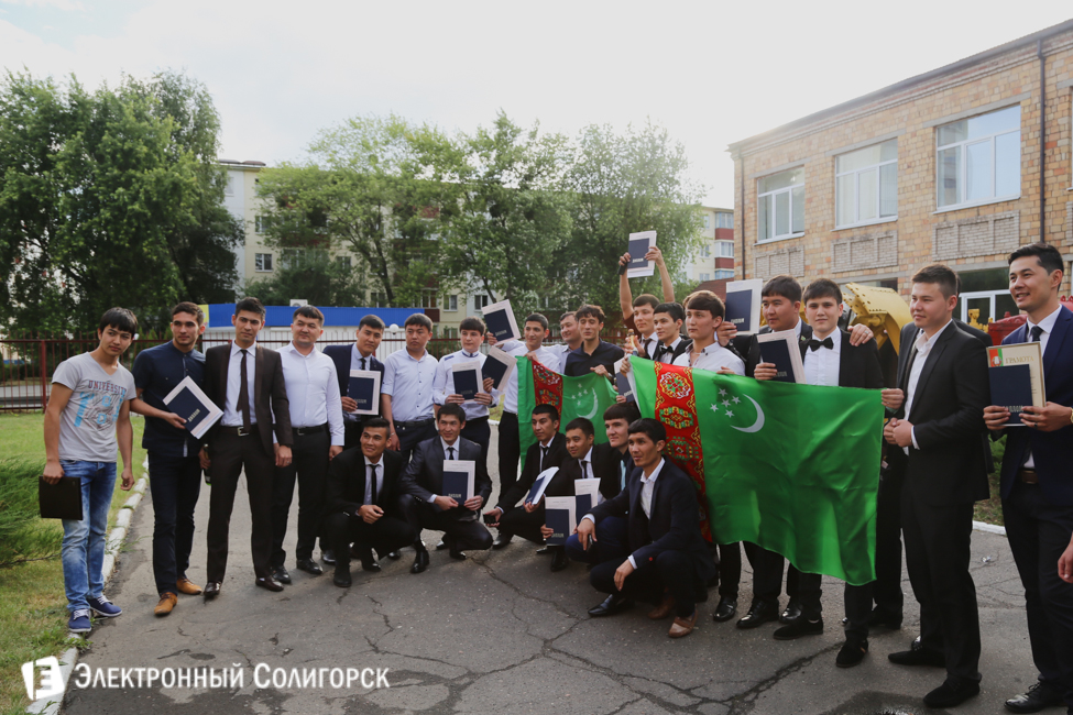 Туркменские выпускники Солигорского колледжа