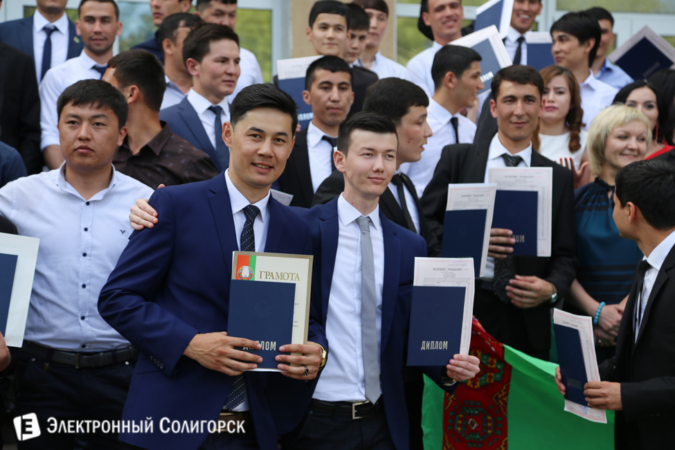 Туркменские выпускники Солигорского колледжа