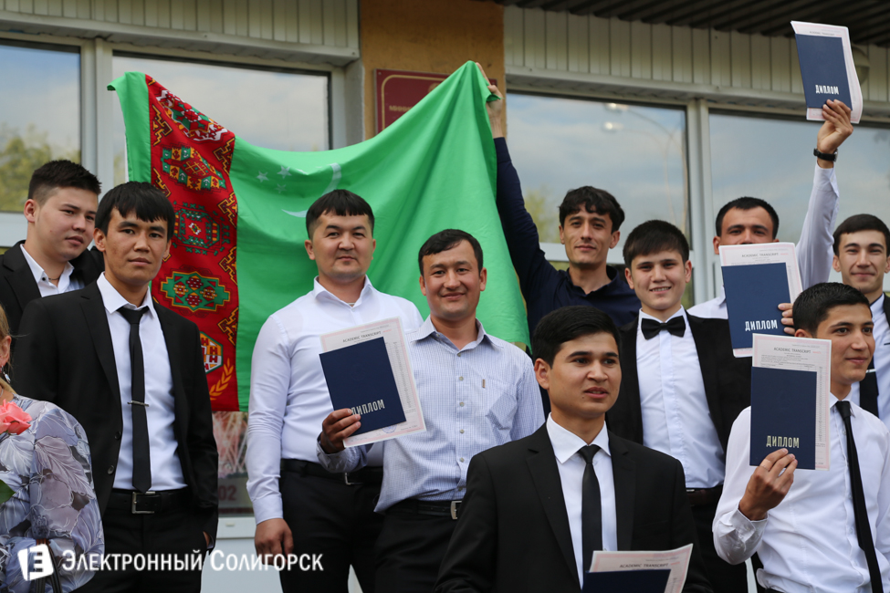 Туркменские выпускники Солигорского колледжа