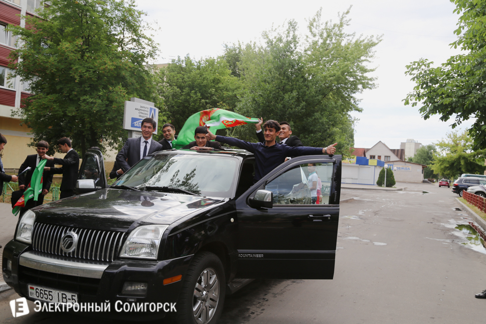 Туркменские выпускники Солигорского колледжа