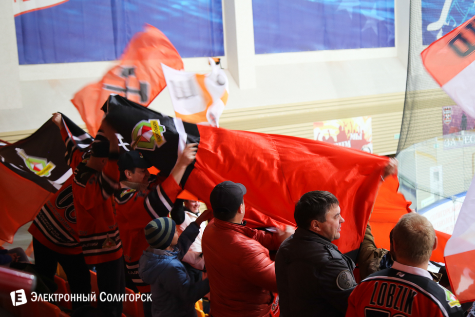 болельщики ХК Шахтер