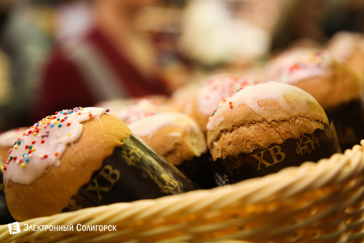 освящение пасхальных куличей магазин Радуга