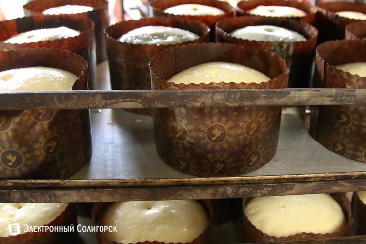 освящение пасхальных куличей магазин Радуга