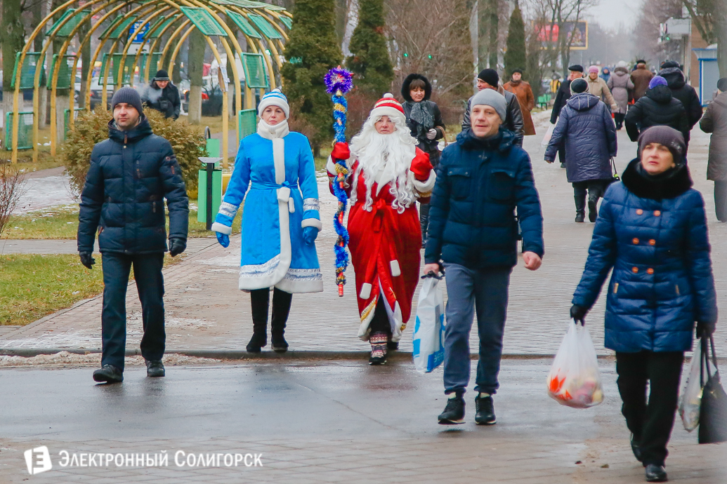Парад Дедов Морозов Солигорск