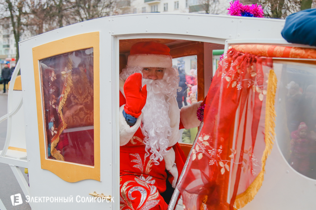 Парад Дедов Морозов Солигорск