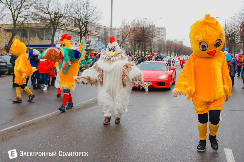 Парад Дедов Морозов Солигорск