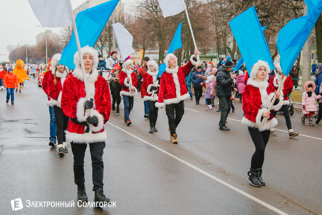 Парад Дедов Морозов Солигорск