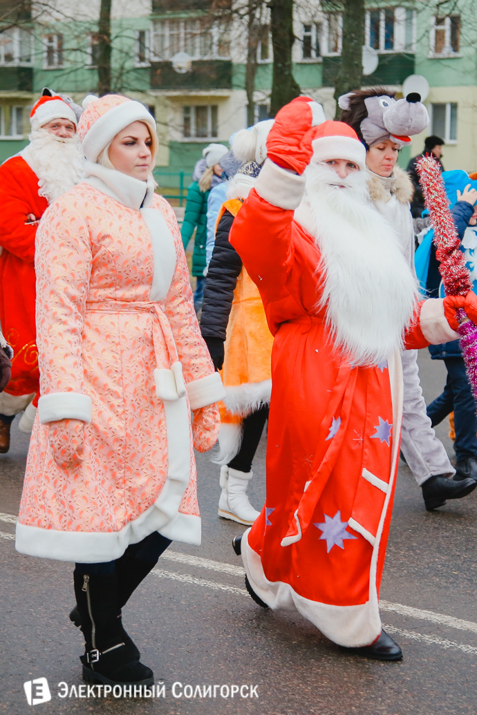 Парад Дедов Морозов Солигорск