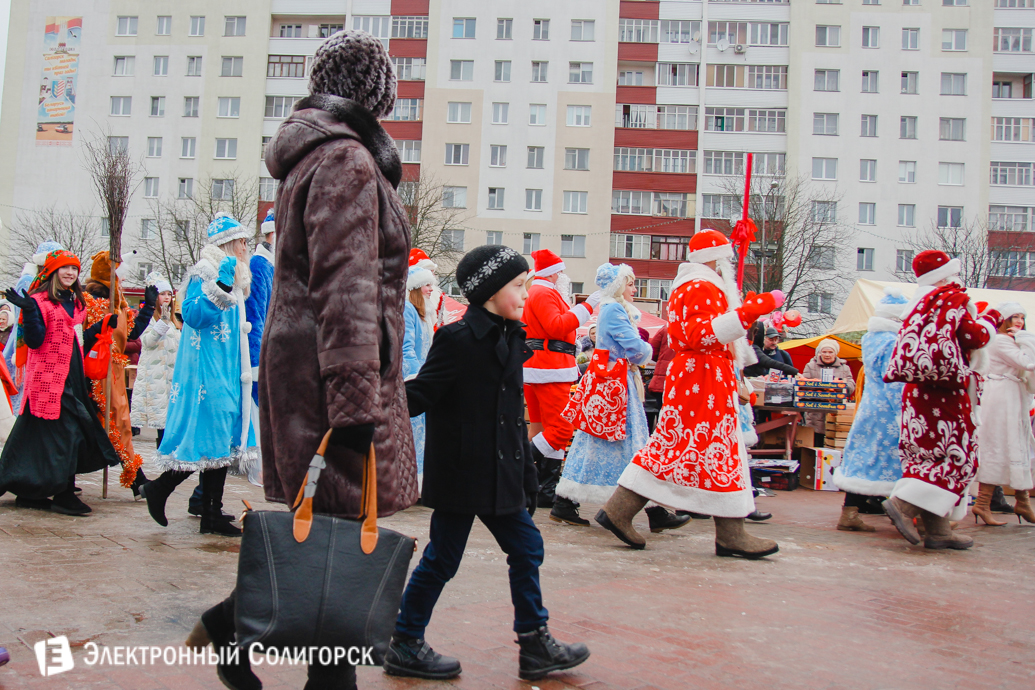 Парад Дедов Морозов Солигорск