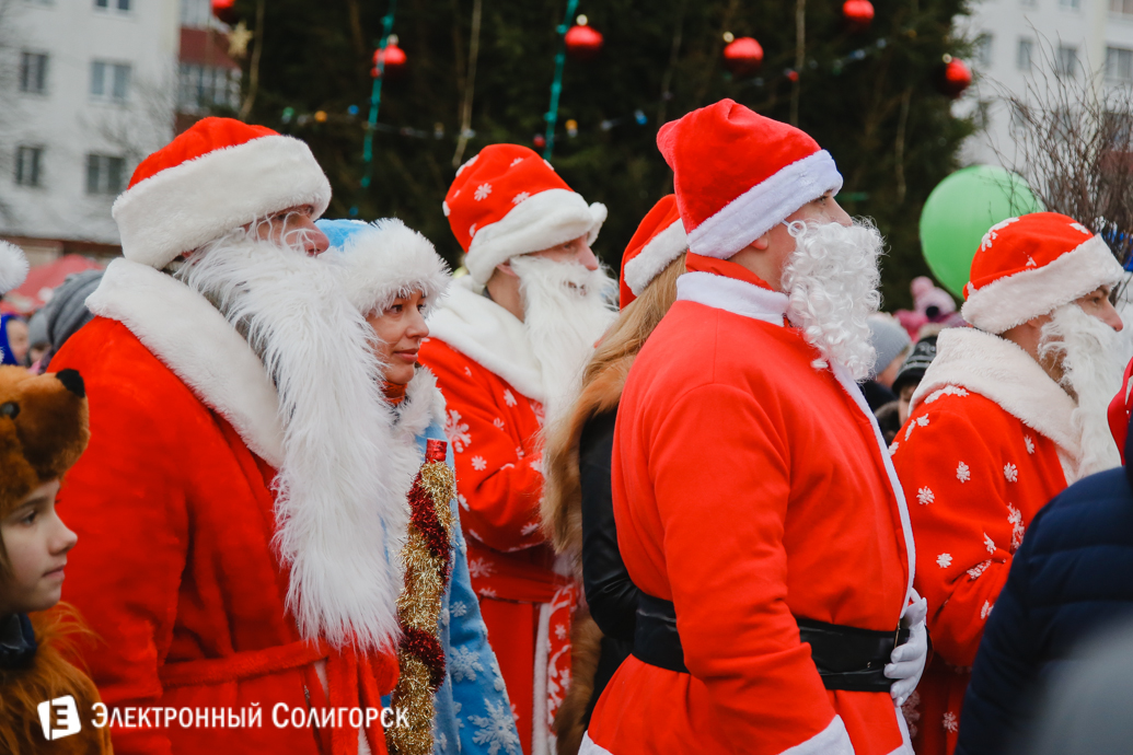 Парад Дедов Морозов Солигорск