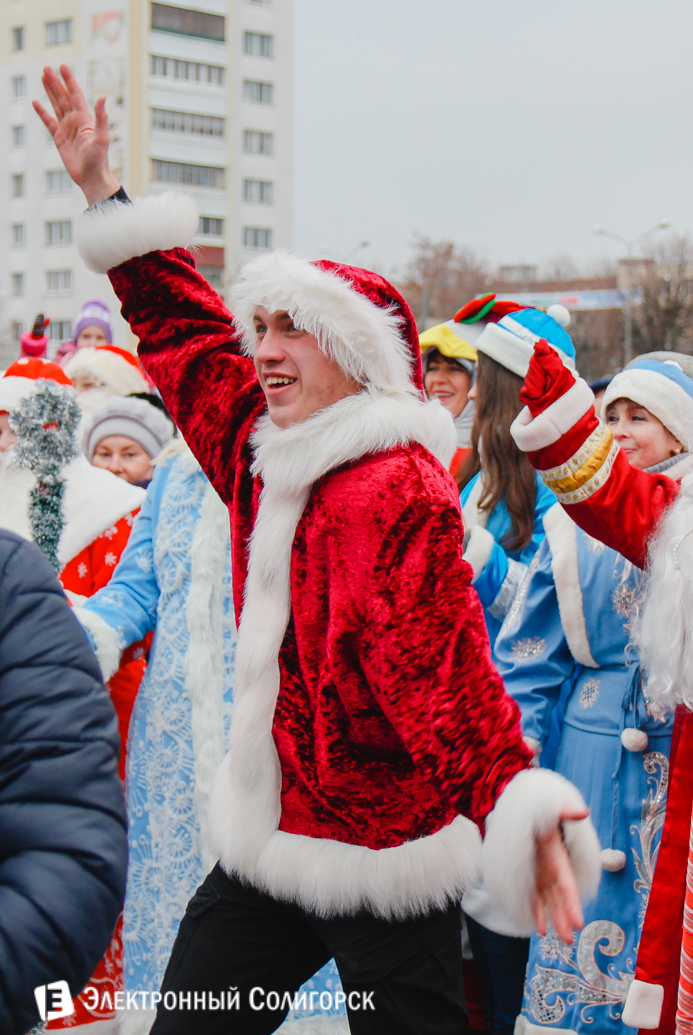 Парад Дедов Морозов Солигорск