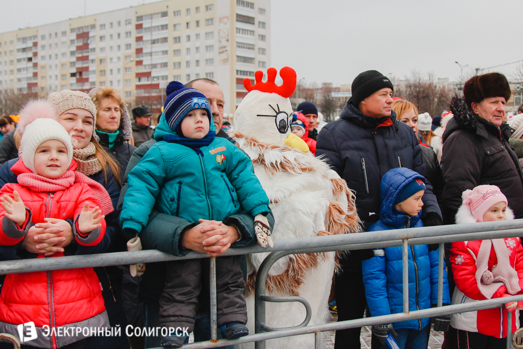 Парад Дедов Морозов Солигорск