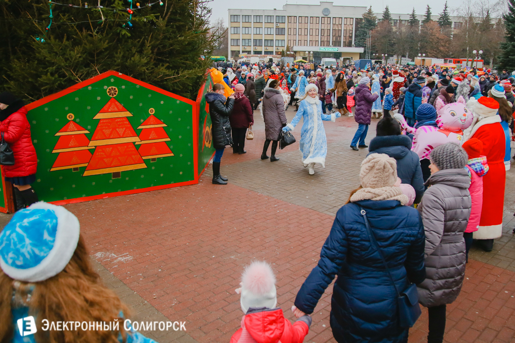 Парад Дедов Морозов Солигорск