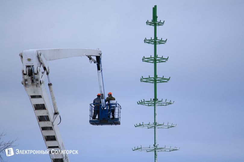 Установка елки в Солигорске