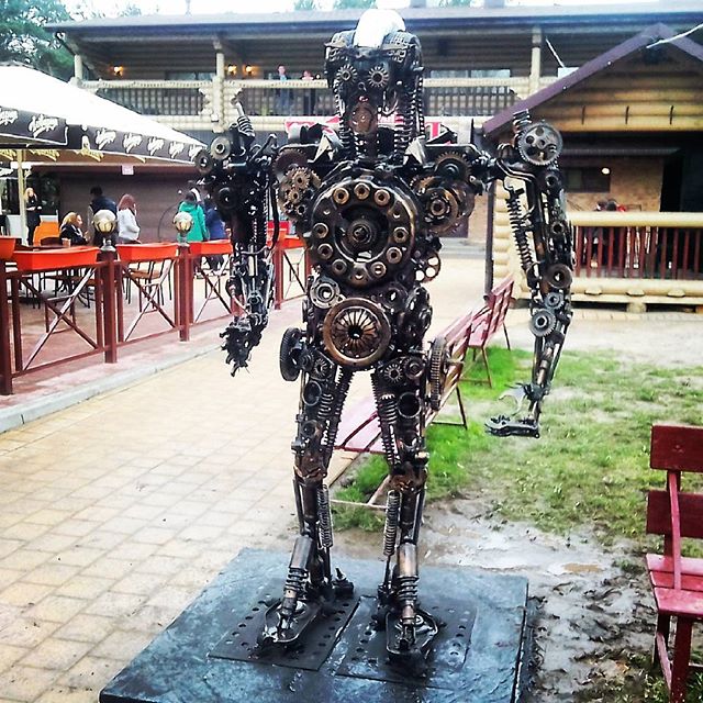 оптимус возле Терема в Солигорске