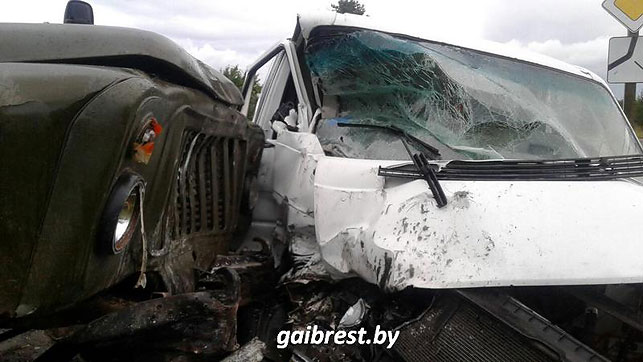 микроавтобус врезался в грузовик, барановичи