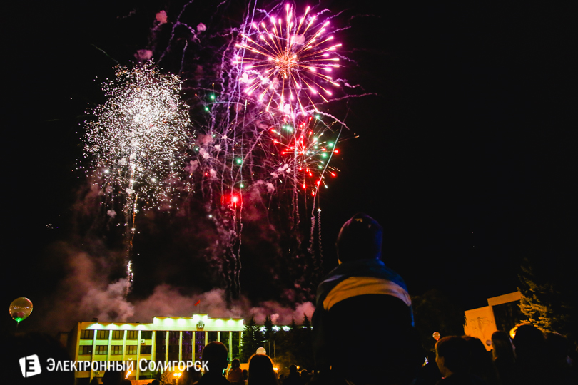 салют в Солигорске Тео
