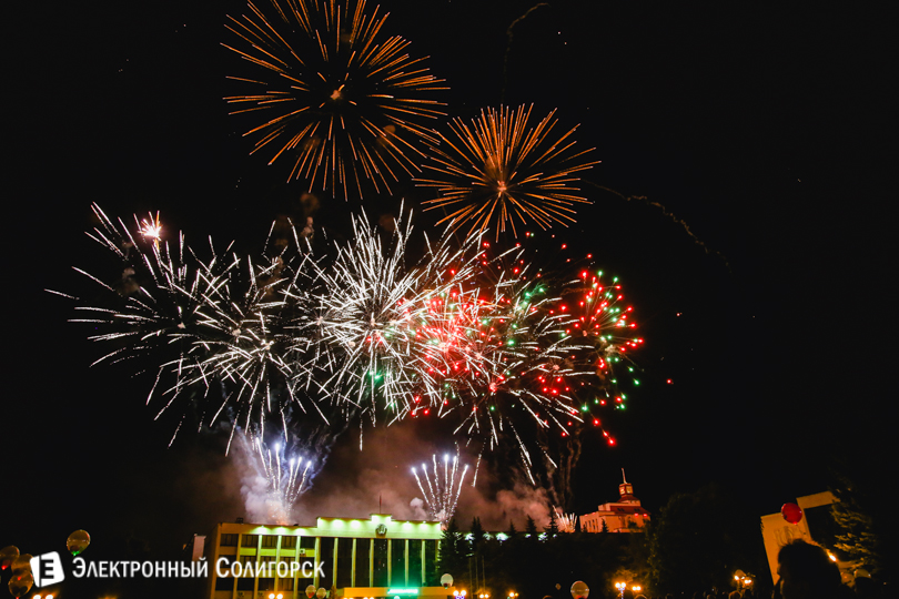 салют в Солигорске Тео