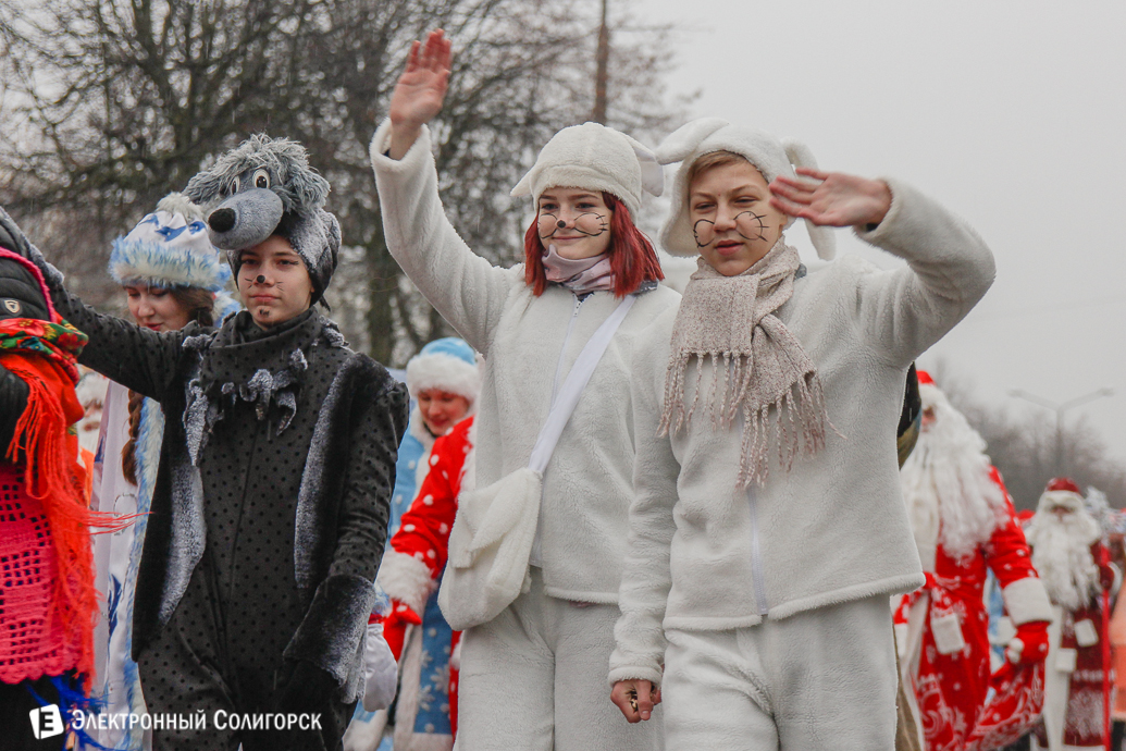 парад Дедов Морозов Солигорск