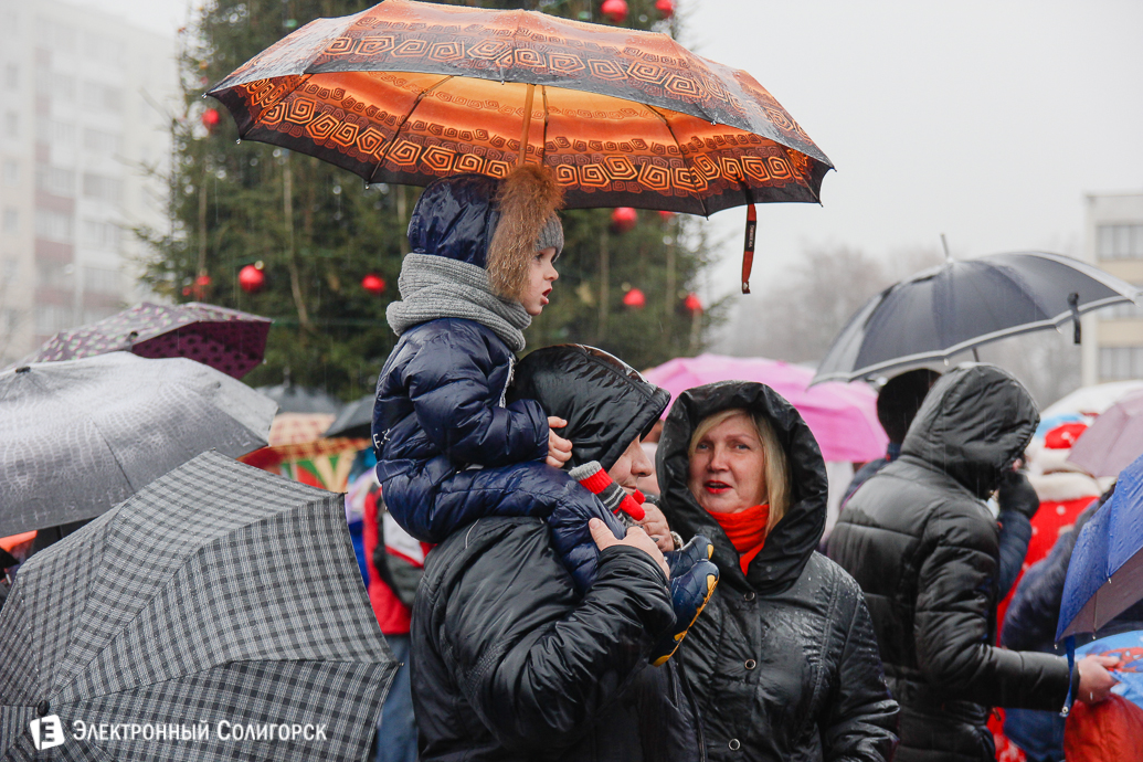 парад Дедов Морозов Солигорск