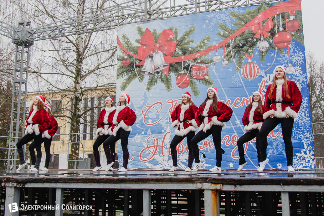 парад Дедов Морозов Солигорск