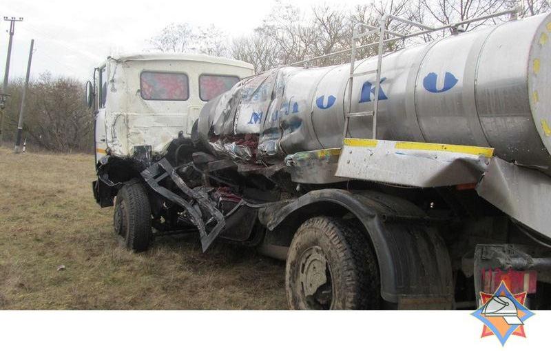 дизель и молоковоз столкновение