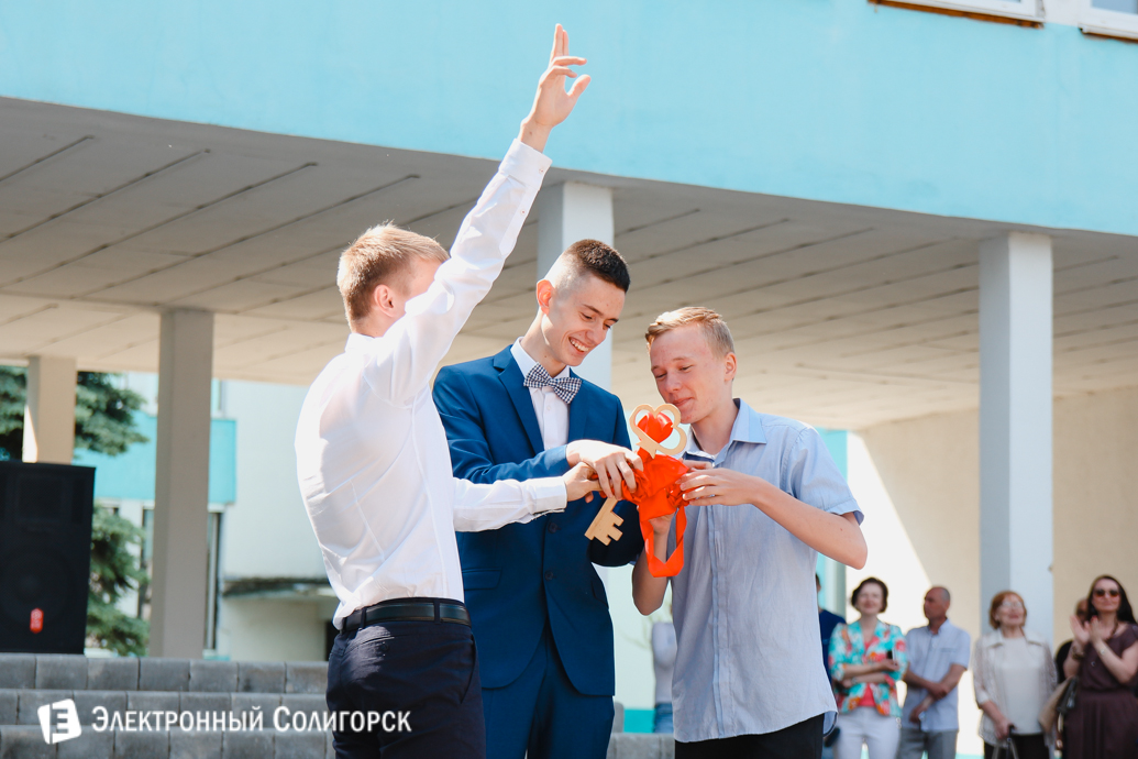 последний звонок школа№8 Солигорск 2017