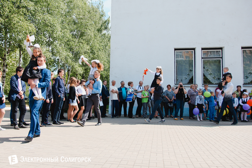 последний звонок школа№8 Солигорск 2017