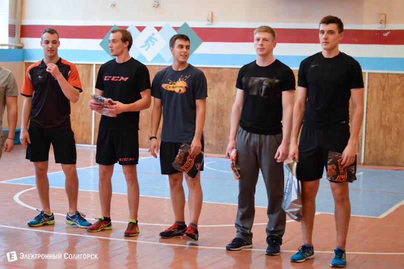 хоккеисты ХК Шахтер