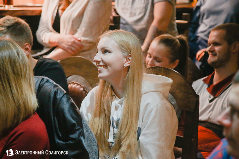 девушка в пабе Солигорск