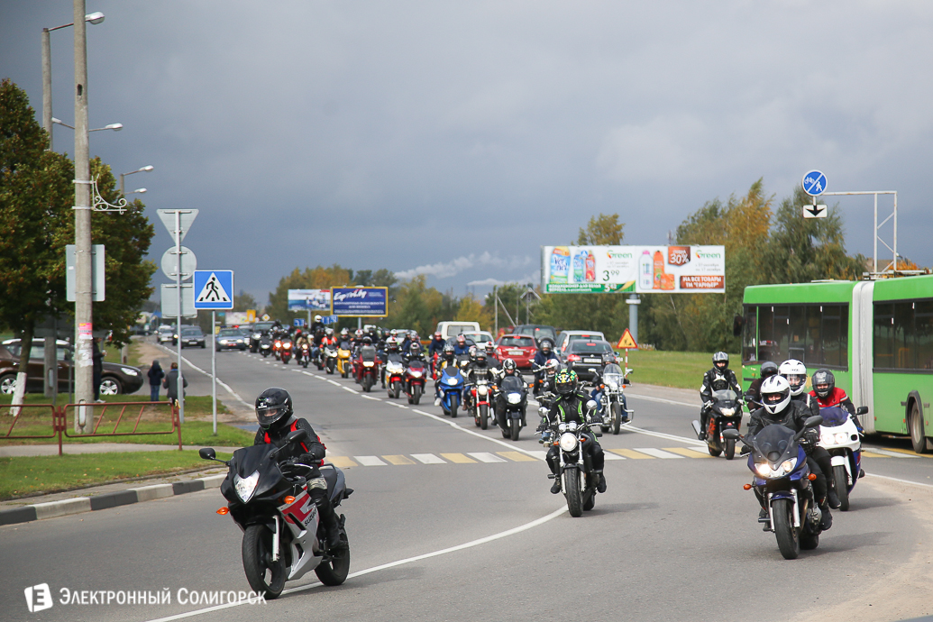 мотоцикл на дороге Солигорск
