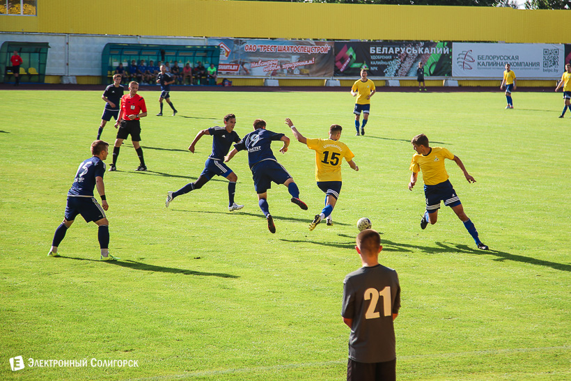 футбол горняк ливадия в Солигорске