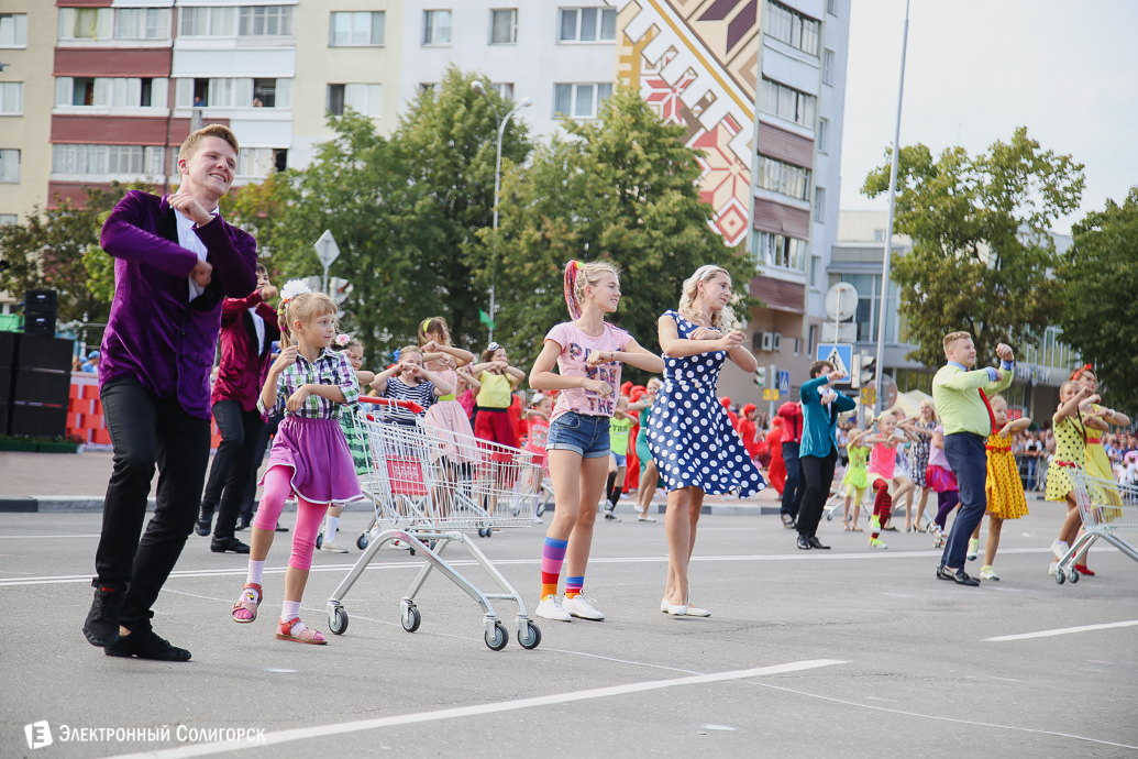 карнавальное шествие в солигорске