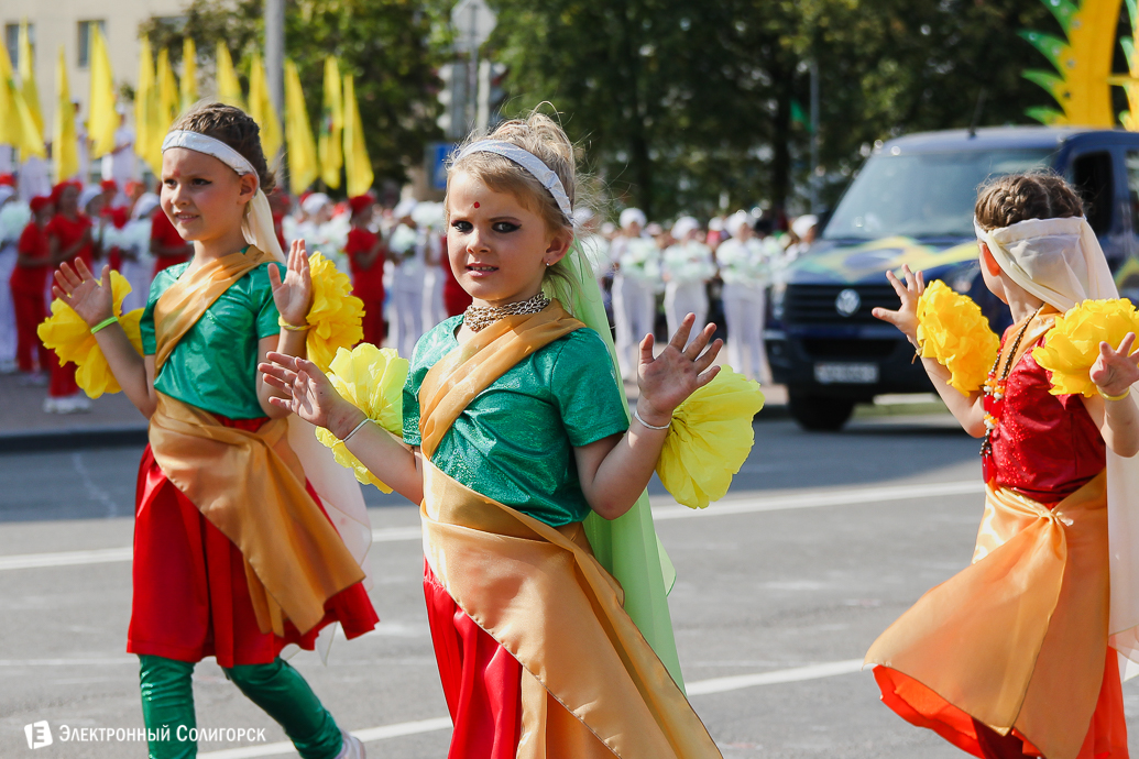 карнавальное шествие на день города солигорска