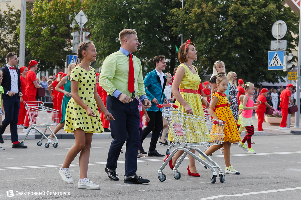 карнавальное шествие, солигорску 60