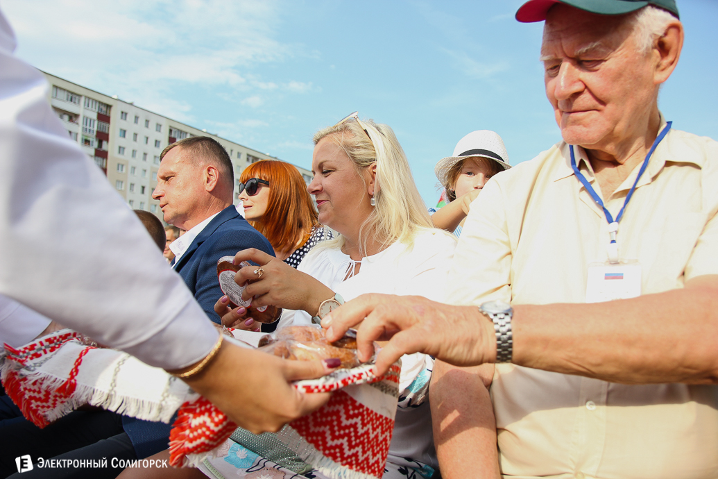 карнавальное шествие, солигорску 60