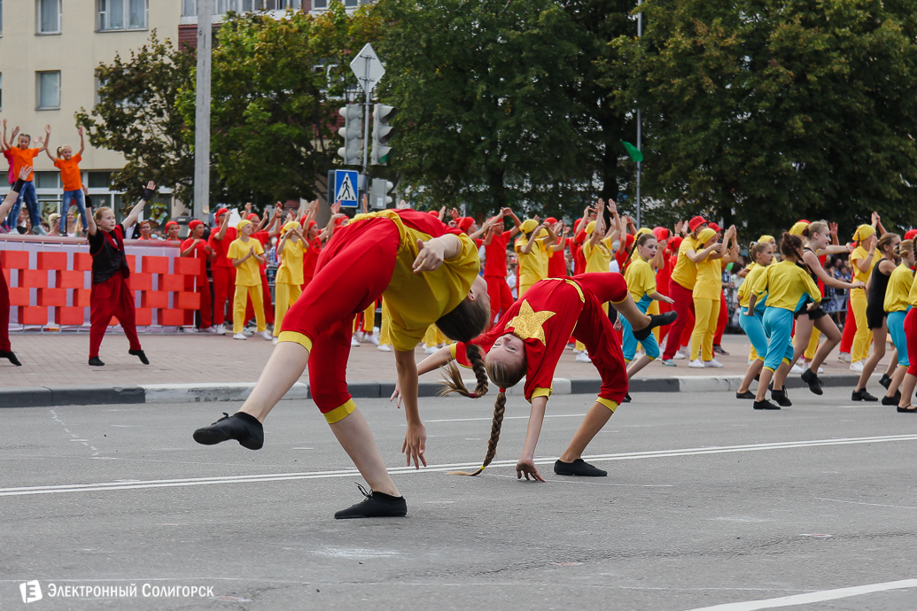 карнавальное шествие в солигорске