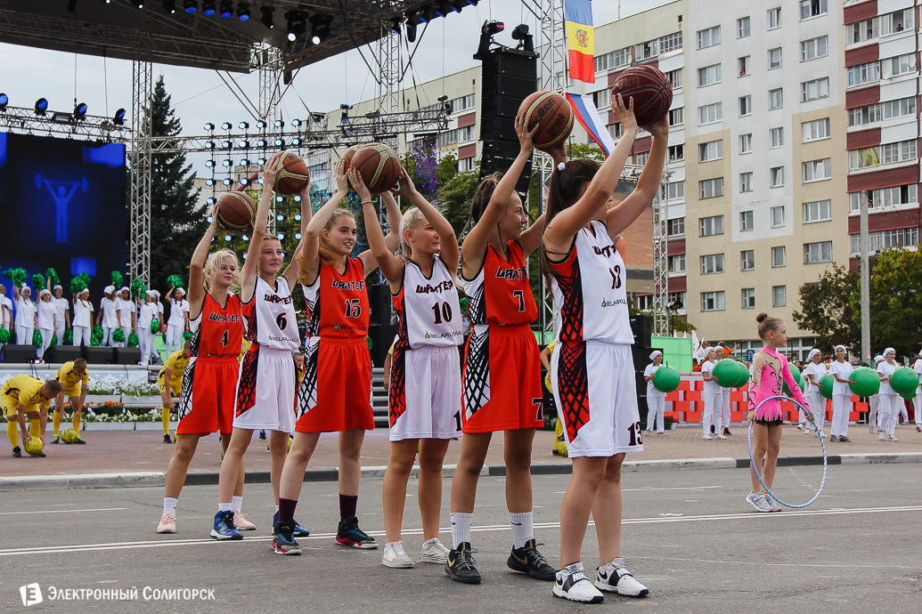 карнавальное шествие в солигорске