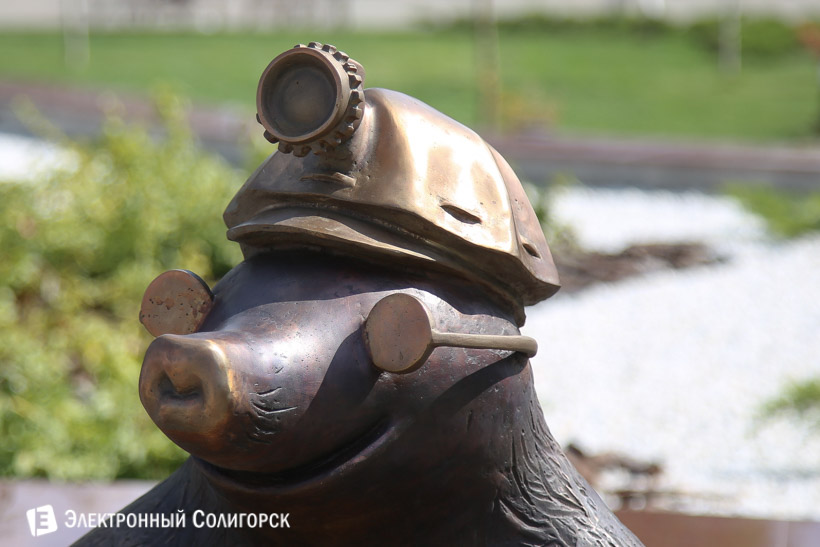 крот скульптура солигорск 