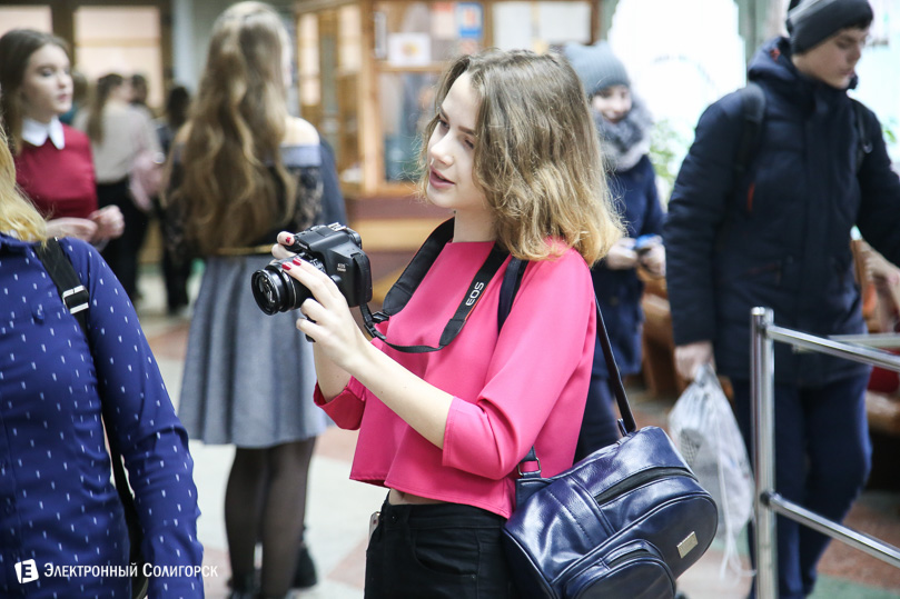 девушка с фотоаппаратом Солигорск