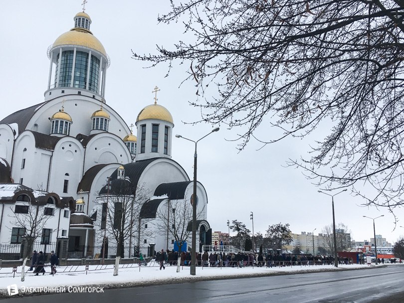 Очередь за водой на Крещение в солигорске