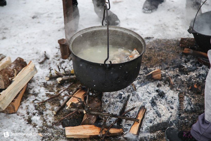 уха на костре